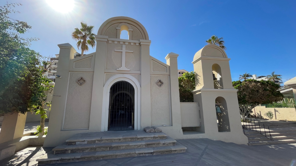 Panoramic view of Cabo San Lucas Church with clear blue skies in the background