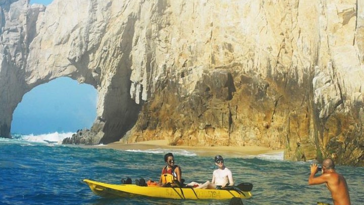 Kayakers photograph with the Arch at the background 