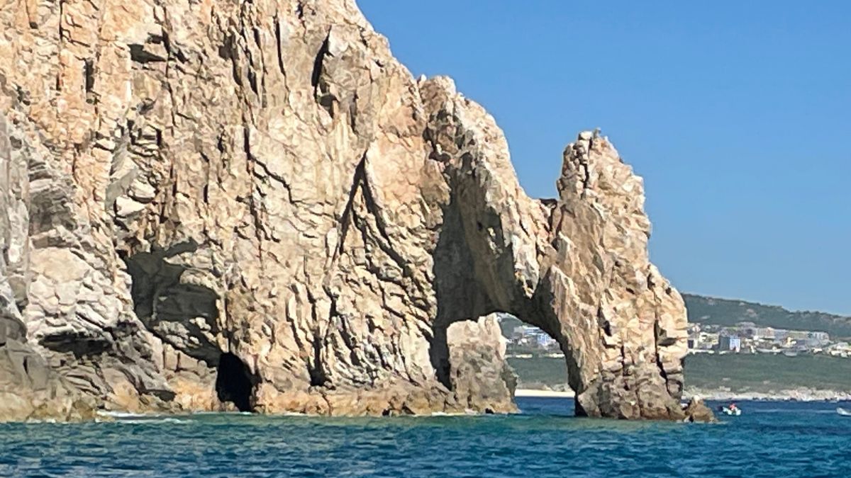 What Is The Significance Of The Arch In Cabo?